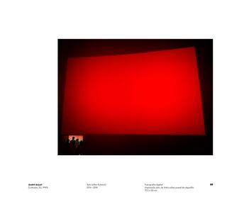 Imagem da página da direita da publicação Múltiplo Comum: obras do acervo fotográfico