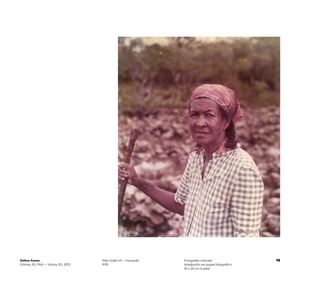 Imagem da página da esquerda da publicação Múltiplo Comum: obras do acervo fotográfico